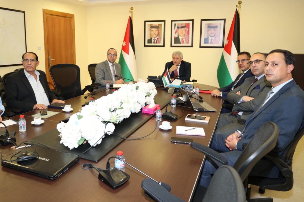 وزارة النقل والملكية الأردنية تبحثان تطوير عمليات الشحن الجوي