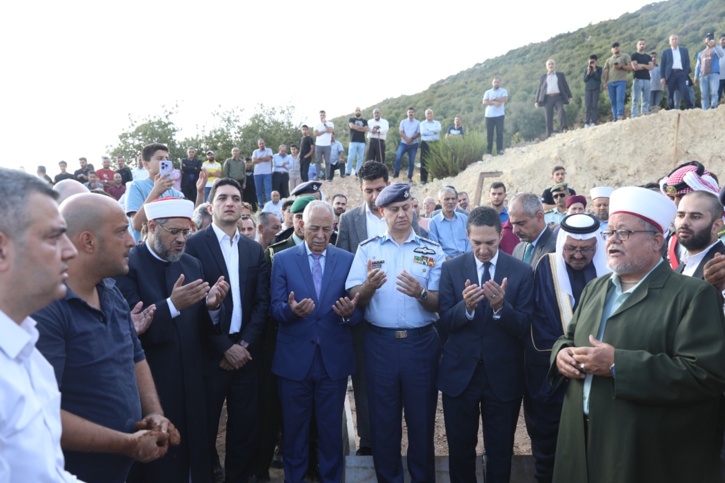 مندوبًا عن الملك وولي العهد… العيسوي يشارك في تشييع جثمان قائد سلاح الجو الأسبق اللواء القضاة...صور