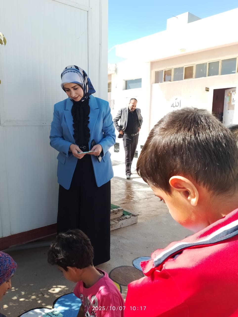 السلامين تفتتح غرفة صف الفرح والساحات التفاعلية