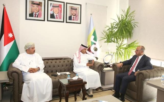 الشواربة يبحث مع سفيري قطر و عُمان سبل التعاون