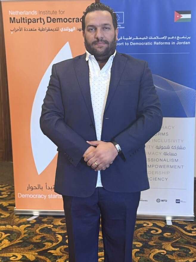 الدكتور سلطان هايل سامي الفايز واحدًا من شباب بني صخر البارزين في العمل الحزبي