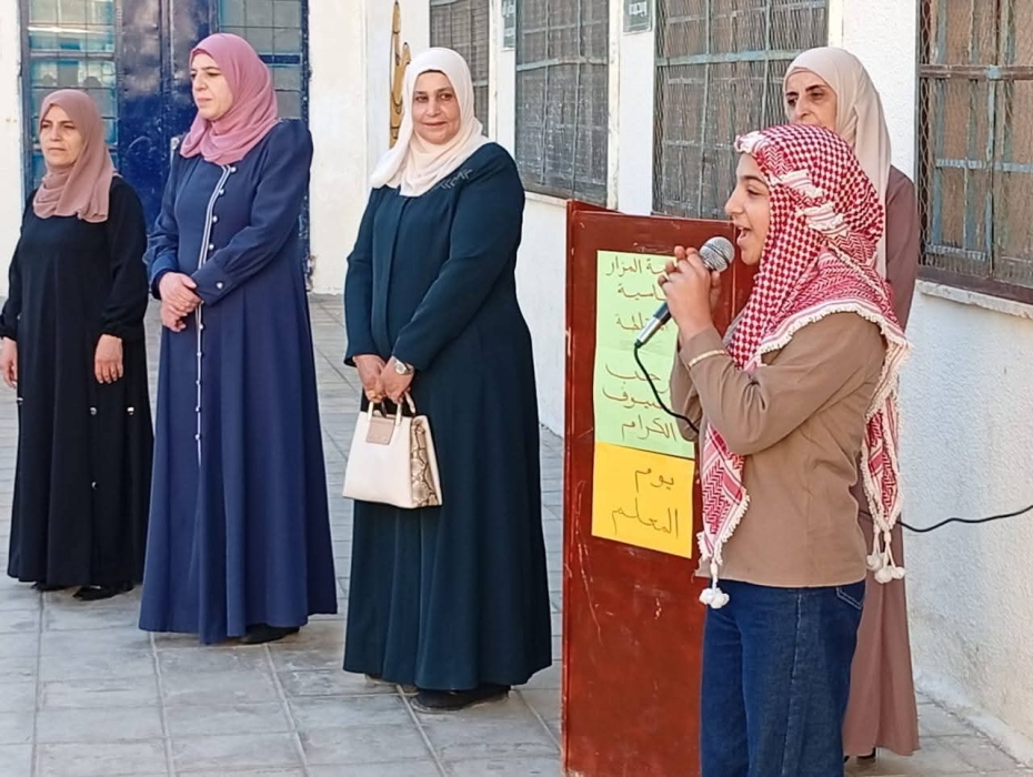 المصري ترعى احتفال مدرسة المزار الأساسية المختلطة بيوم المعلم