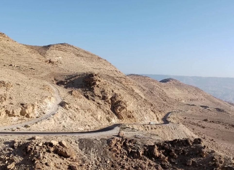 توسعة الطريق الملوكي في مادبا بطول 4 كلم تشارف على الانتهاء