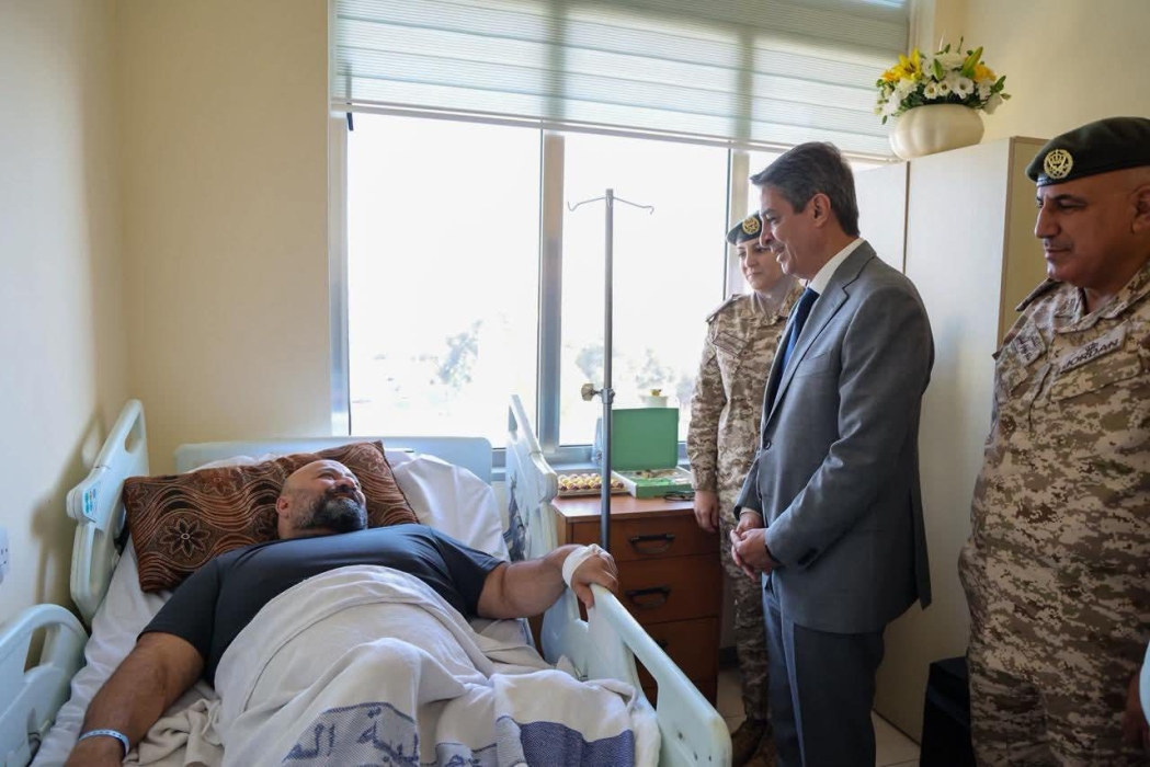 وزير الشباب يطمئن على صحة البطل البارالمبي معتز الجنيدي
