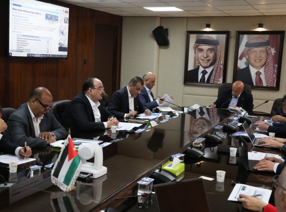 وزير المياه والري يبحث مع وفد البنك الدولي المشاريع المنفذة