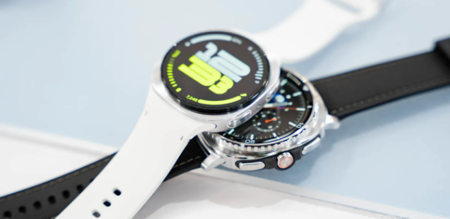 مستخدمو ”غالاكسي ووتش” يواجهون ظاهرة غريبة في تتبّع النوم.. نتائج مثالية بلا تفسير