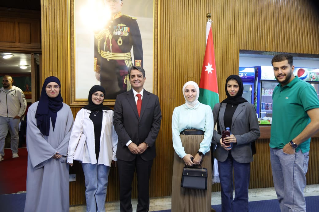 تكنولوجيا المعلومات في جامعة الزرقاء تشارك في فعالية Build With AI Hackathon