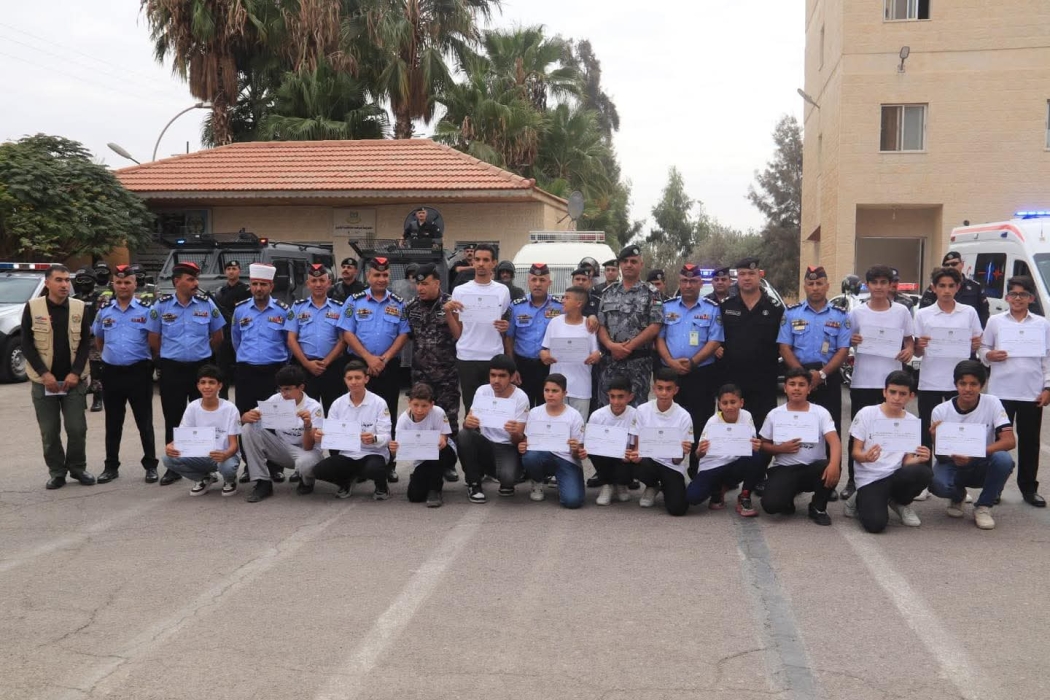 العميد السواعير يرعى تخريج دورة أصدقاء الأمن العام لأبناء المتقاعدين العسكريين...صور