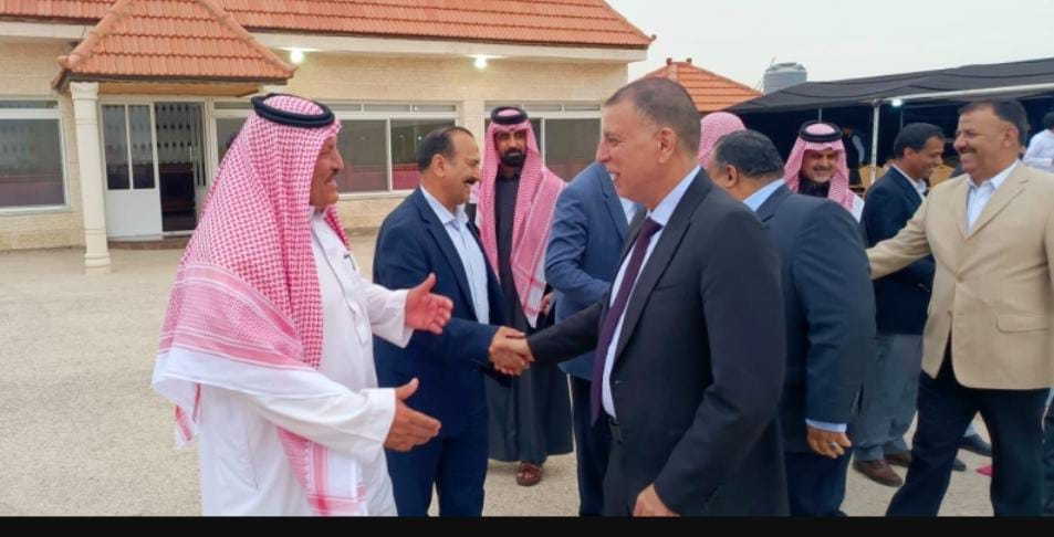 الشيخ هزاع العيسى يؤيد مبادرة وزير الداخلية لتخفيف الأعباء عن المواطنين