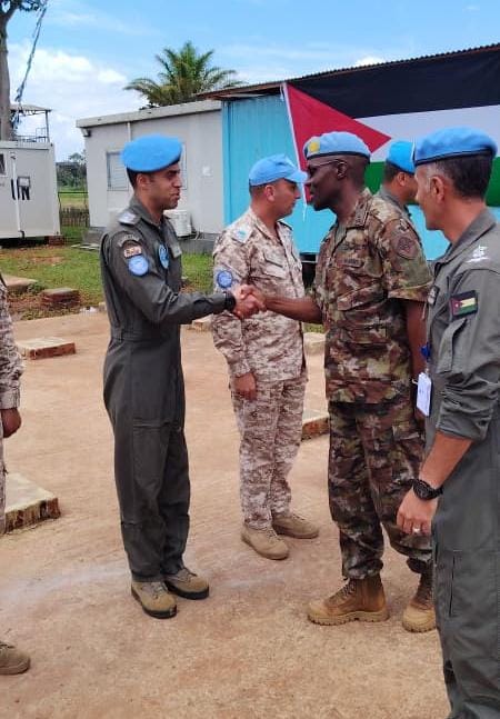 رئيس أركان قيادة القوات الدولية (المونسكو) يزور وحدة الطائرات العمودية الأردنية الكونغو 1