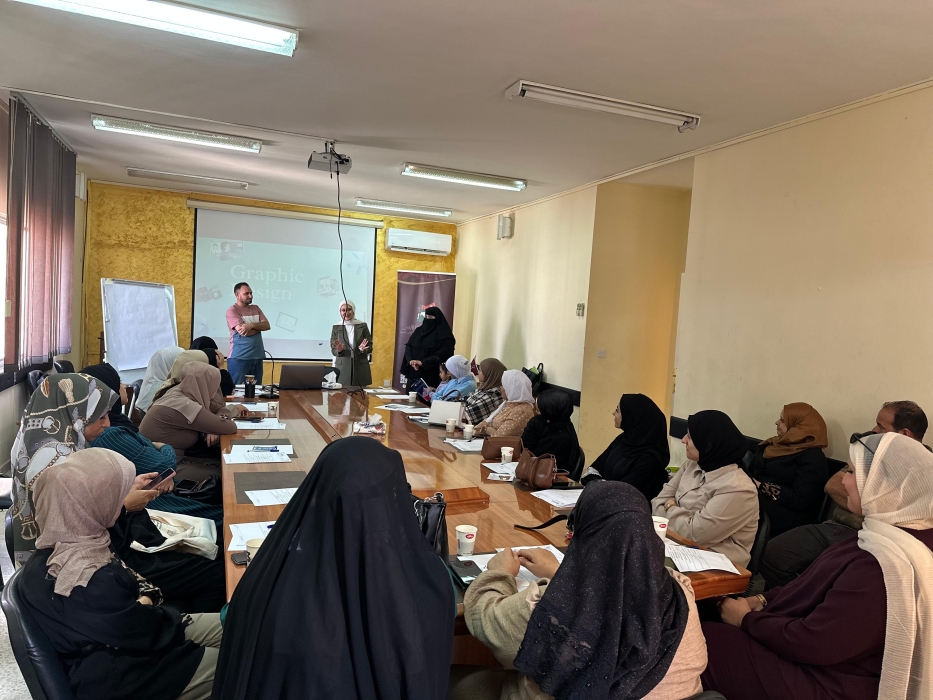 كلنا الاردن و بلدية الطفيلة تنظم ورشة التصميم الجرافيكي في الطفيلة