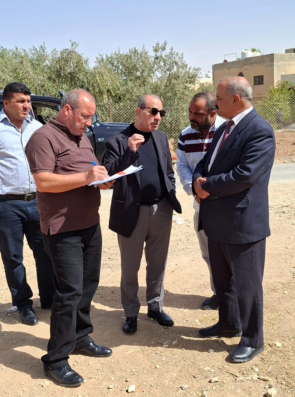 وزير الإدارة المحلية يتفقد عدداً من بلديات محافظة مادبا