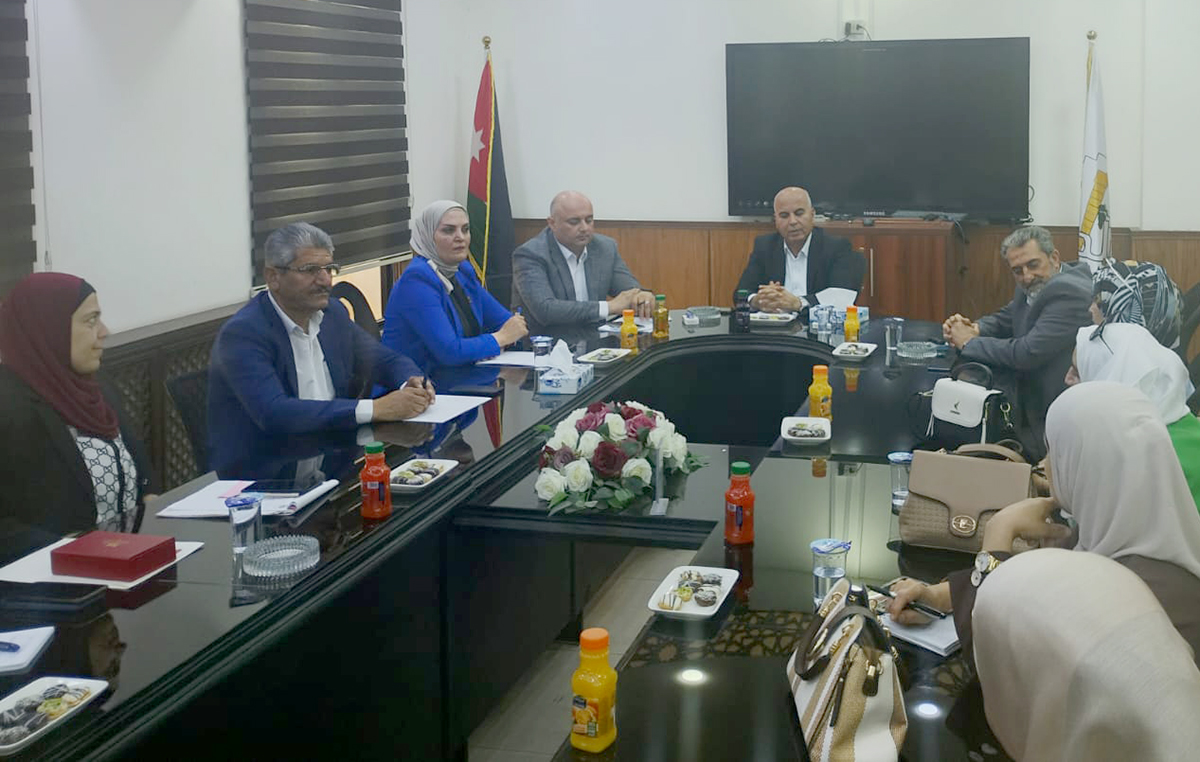 بحث تعزيز التعاون بين بلديتي السلط وإربد