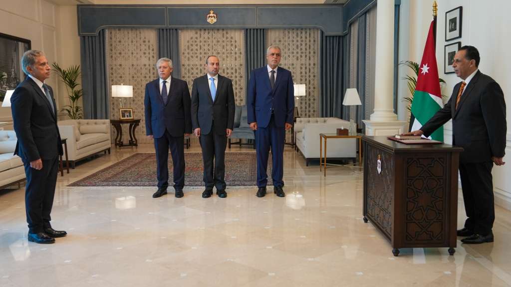 عضوا مجلس مفوضي هيئة الطيران المدني يؤديان القسم القانوني