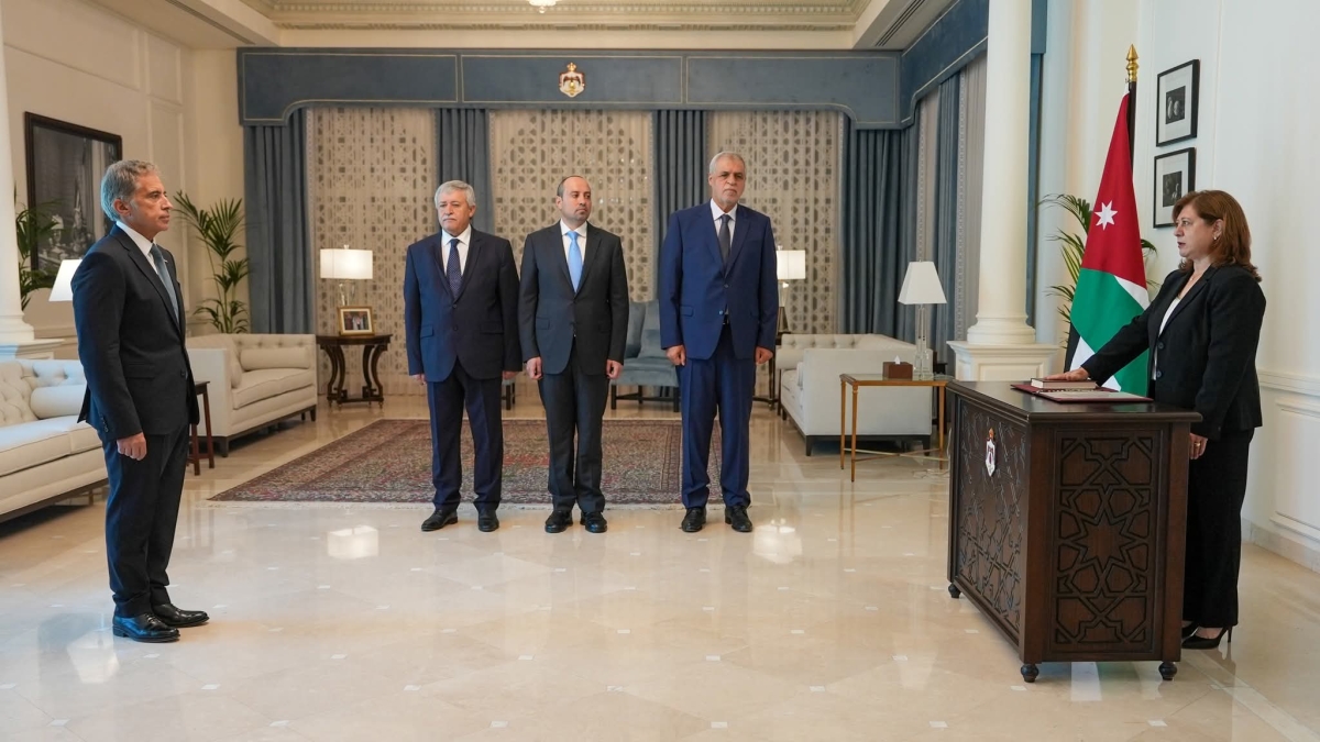 عضوا مجلس مفوضي هيئة الطيران المدني يؤديان القسم القانوني