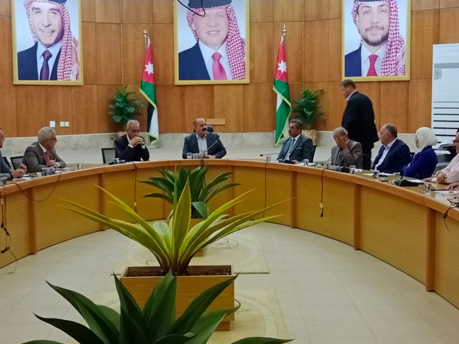 محافظ إربد يترأس اجتماعاً تنسيقياً حول مبادرة تنظيم الظواهر الاجتماعية الهادفة إلى تعزيز التماسك الأسري والوطني