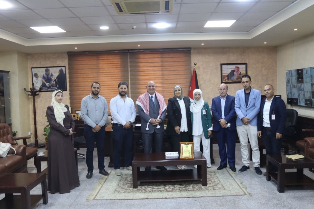 اللجان المنظمة لمهرجان مواسم الخير الزراعي تُكرّم محافظ جرش الدكتور مالك الخريسات  صور