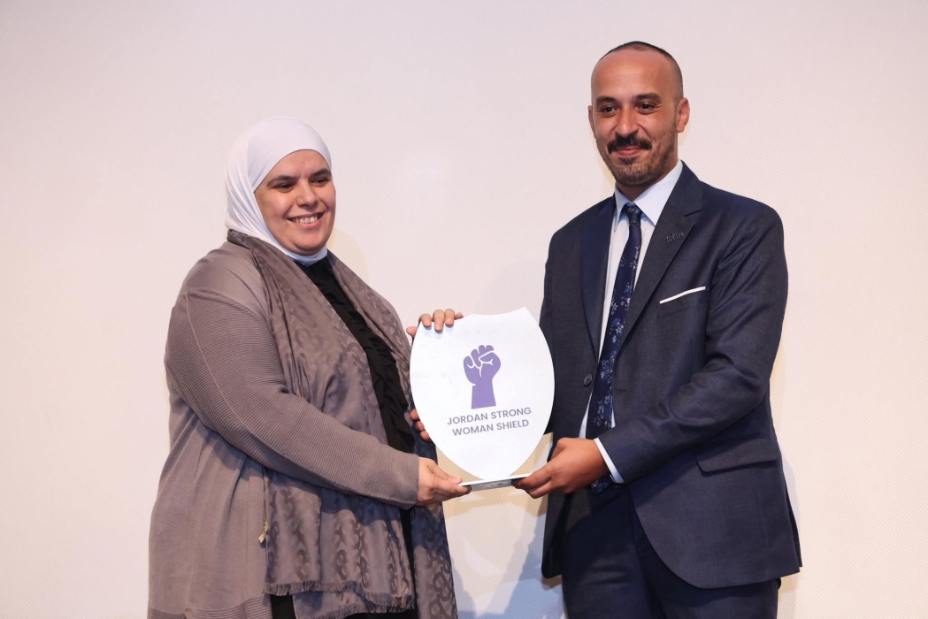 تكريم الشيخة سلطانة مثقال الفايز بجائزة درع المرأة الأردنية القوية