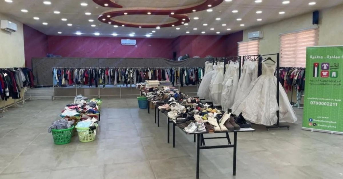 بنك الملابس يوزع 8500 قطعة في منشية الزعتري بالمفرق