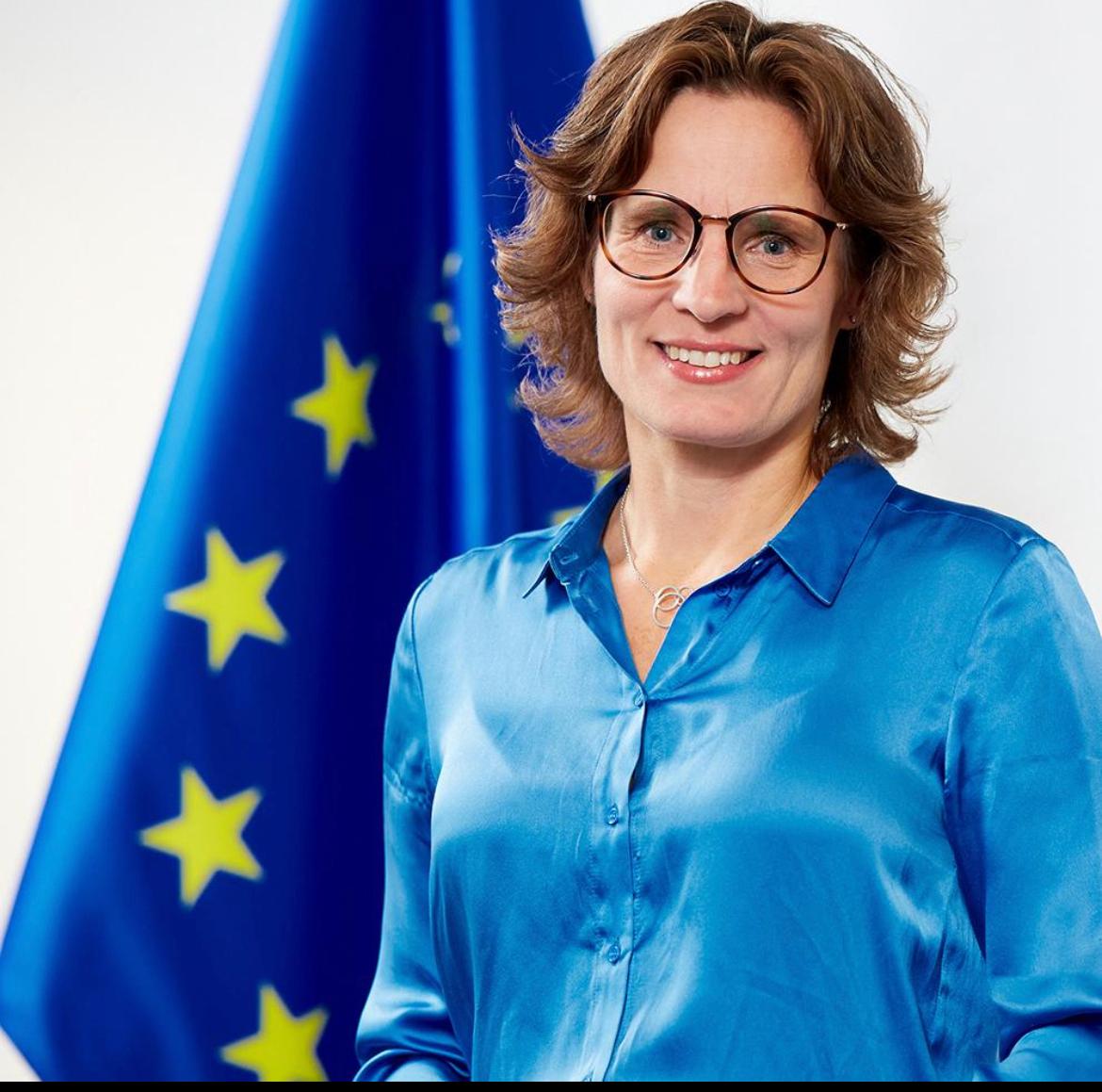 وزير المياه والري يبحث مع المفوضة الاوروبية لشؤون البيئة اوجه التعاون المشترك