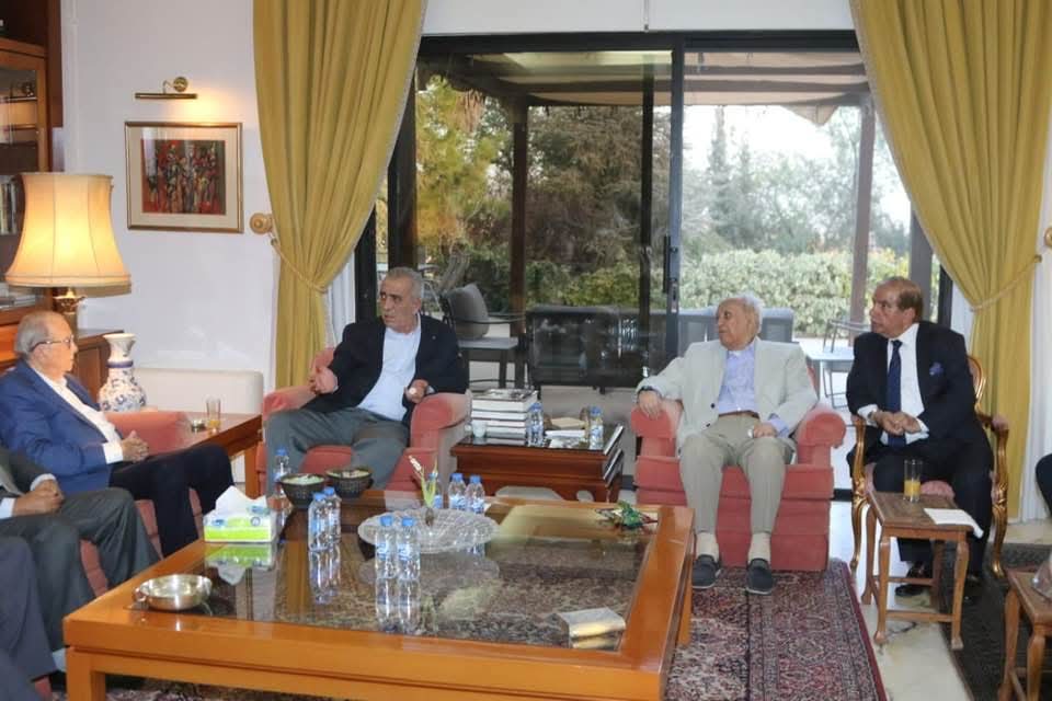 الشريف فواز بن شرف آل عون يستضيف الهيئة الإدارية لرواد الحركة الرياضية...صور