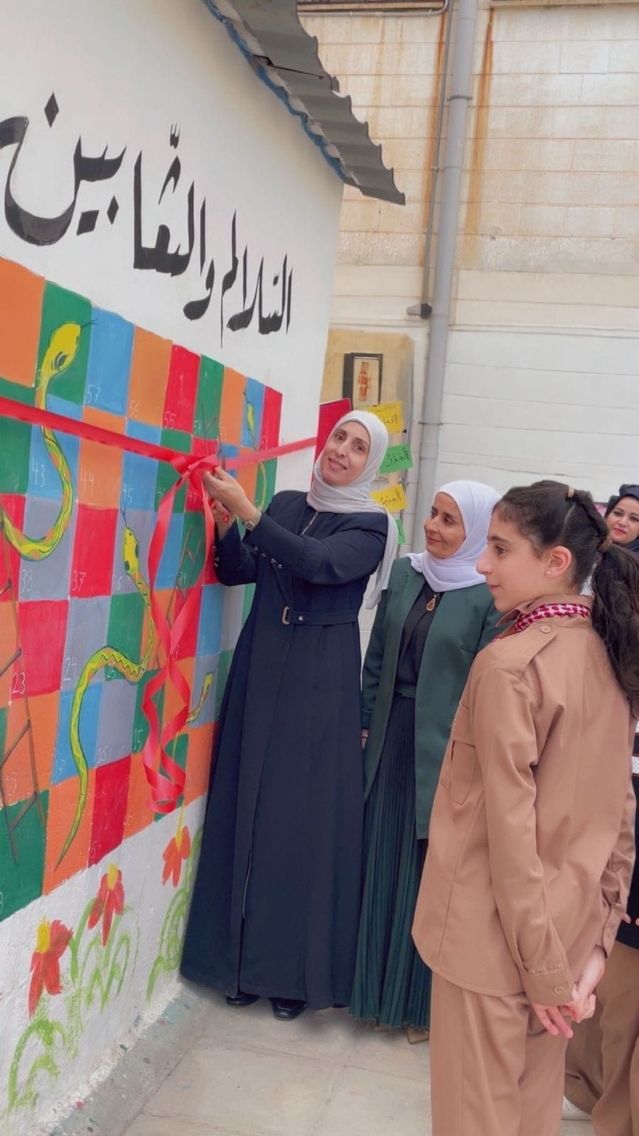 الطهراوي تثمن جهود أسرة مدرسة عبدون الأساسية