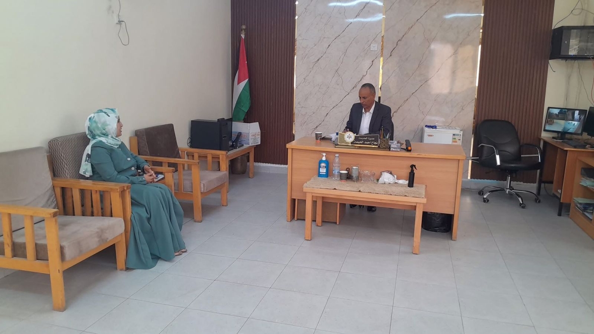 مدير تربية ذيبان فواز العقيل يتفقد مدرسة عمرو بن العاص الاساسية للبنين المؤنثة