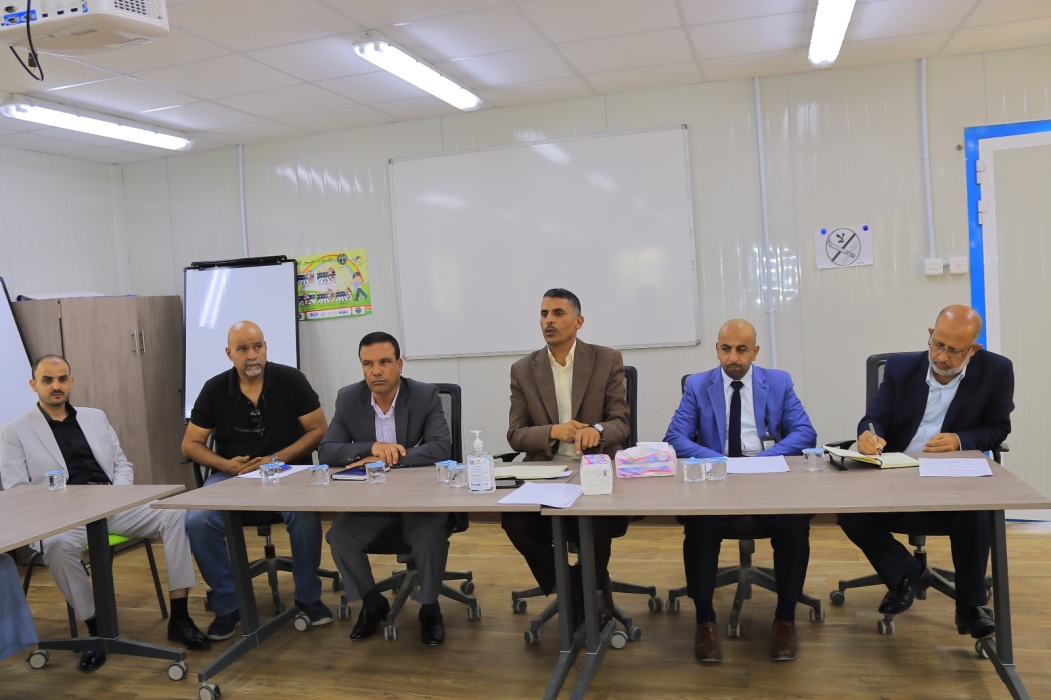 المساعيد يترأس اجتماعاً تنسيقياً مع الوحدة الإشرافية في المخيم لبحث سبل تطوير العملية التعليمية