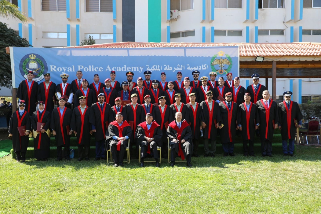 اللواء المعايطة يرعى حفل تخريج الفوج العشرين من طلبة الماجستير في أكاديمية الشرطة الملكية...صور