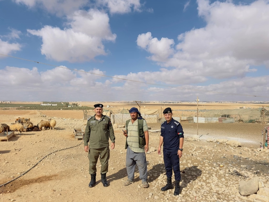 الشرطـة المجتمعيـة تنفذ حملة توعويـة للقاطنين في الباديـة الشماليـة والباديـة الوسطـى