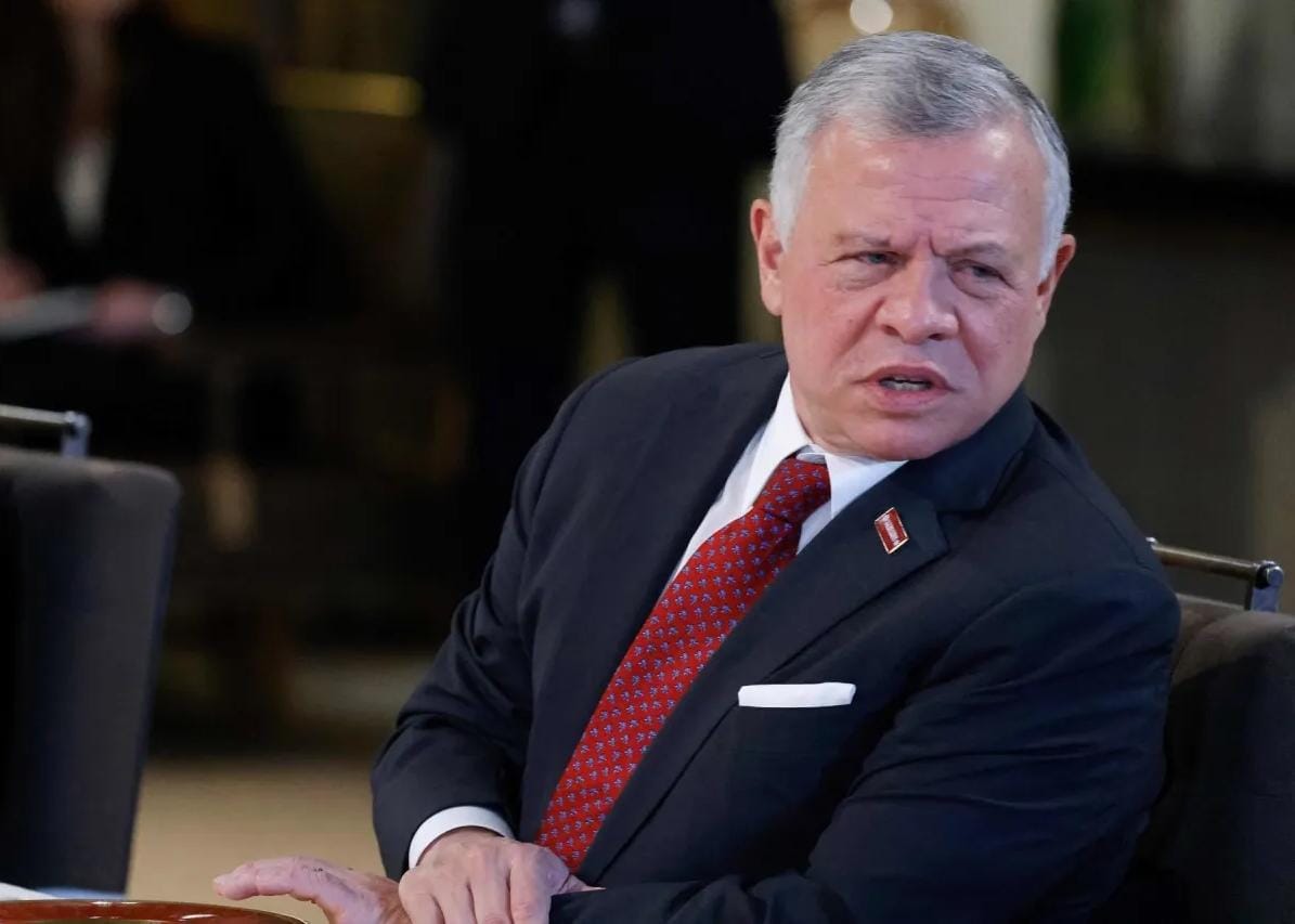 الملك يعود إلى أرض الوطن بعد مشاركته في قمة شرم الشيخ للسلام