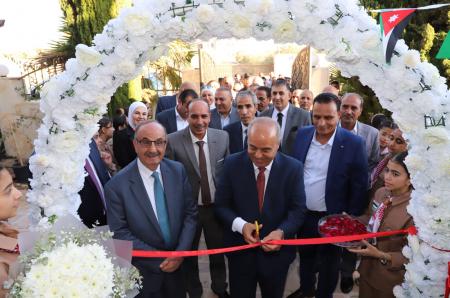 محافظة يفتتح نادي معلمي مادبا