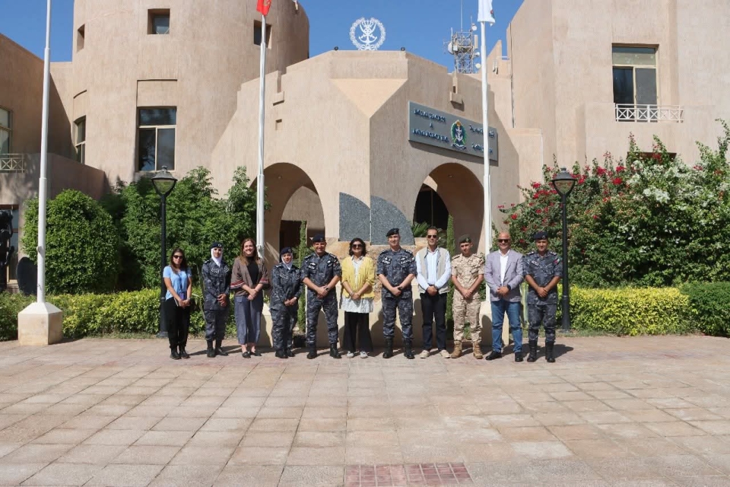 رئيسة بعثة المنظمة الدولية للهجرة تزور قيادة القوة البحرية والزوارق الملكية