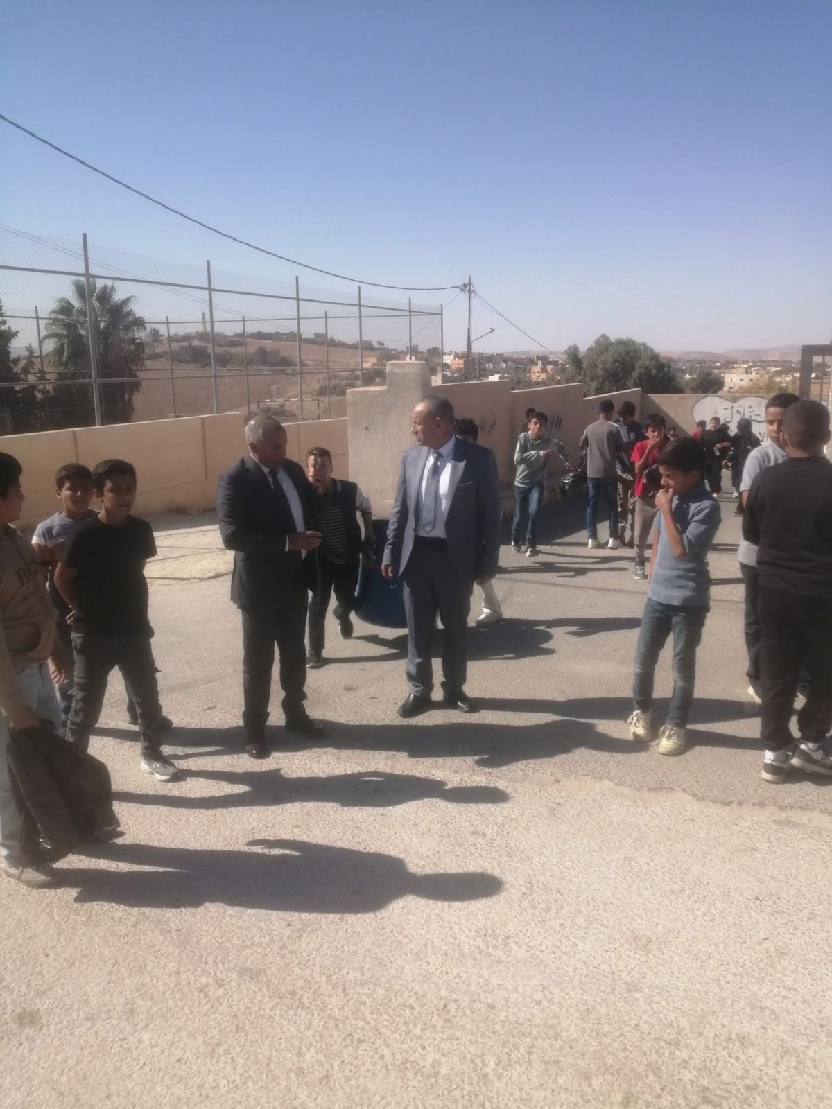 مدير تربية ذيبان فواز العقيل يرعى حملة نظافة نفذتها مدرسة الاستقلال الأساسية للبنين