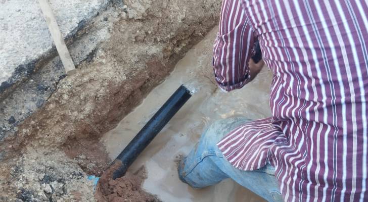 المياه تضبط اعتداءات على خطوط مياه في عدة مناطق