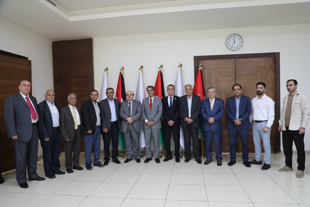 وزير الشباب يلتقي أمين عام وأعضاء حزب البناء الوطني