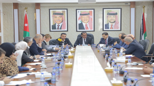 الإدارية النيابية توصي بمراجعة آليات التعيين وتعزيز الشفافية والعدالة في الوظائف الحكومية