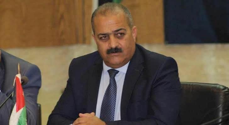 محافظ إربد يوقف 3 سائقي صهاريج مياه عادمة