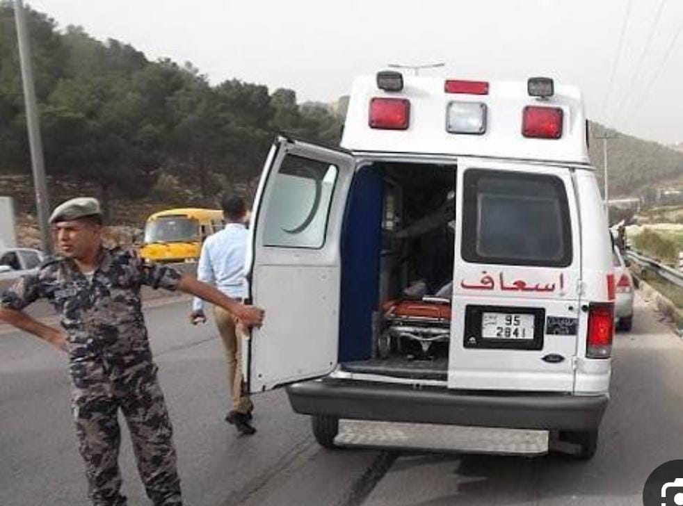 23 إصابة بحادث تدهور باص عمومي في إربد