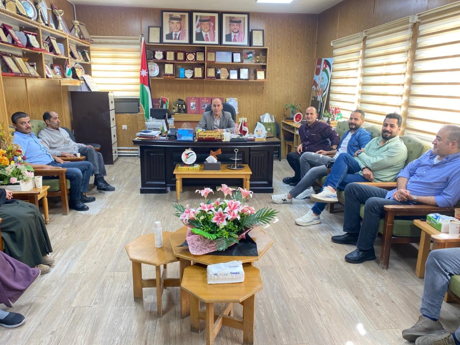 اللصاصمة يترأس اجتماع قسم الأبنية