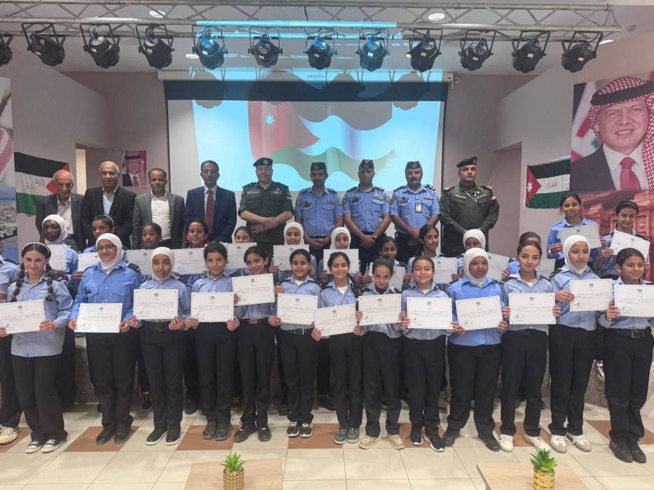 تخريج دورة الشرطي الصغير في مدرسة رجم الشامي الغربي الجنوبية الأساسية المختلطة