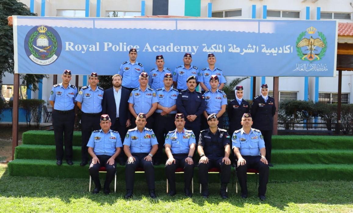 تخريج دورات تدريبية في أكاديمية الشرطة الملكية ...صور