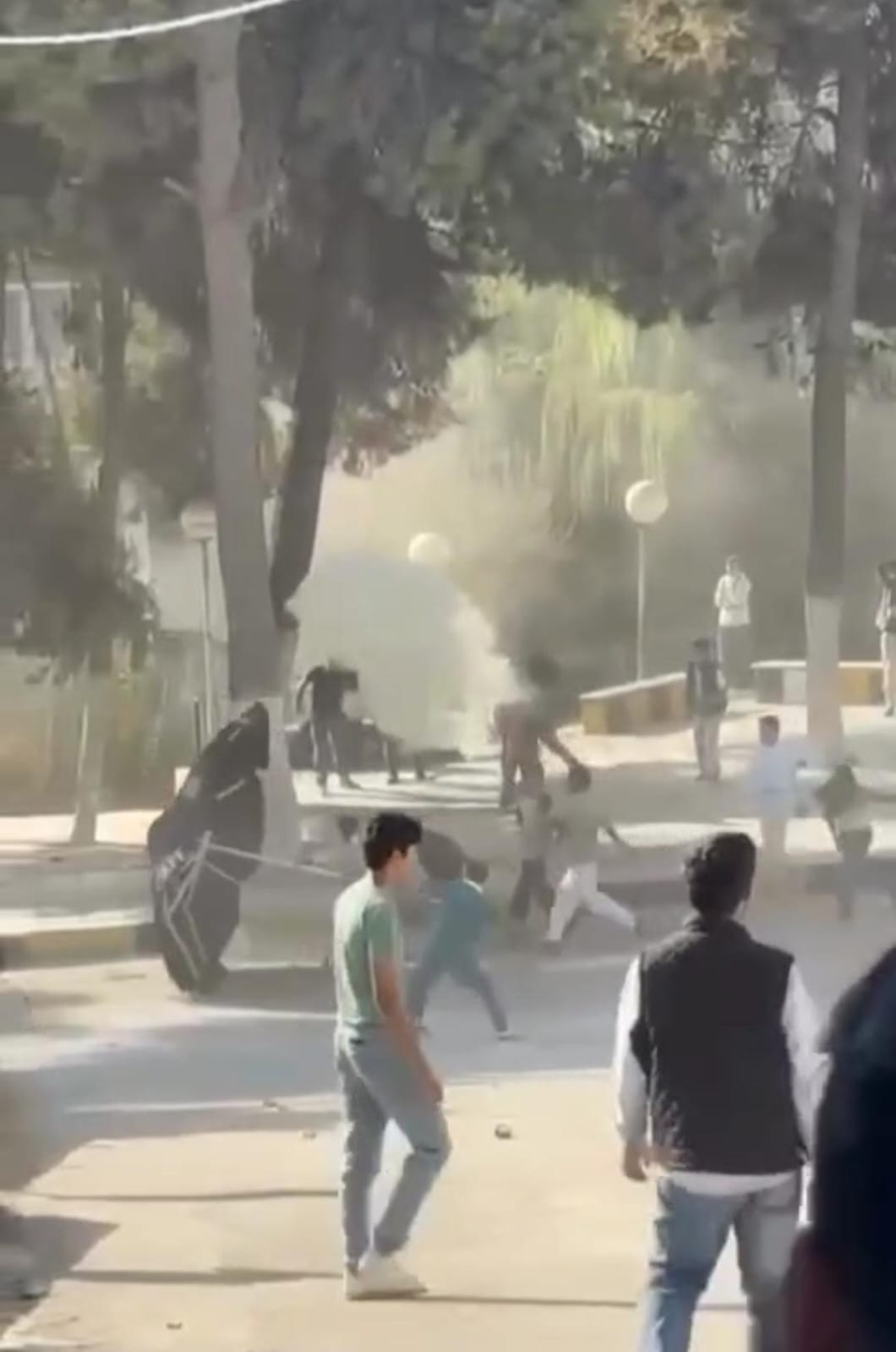 الأمن العام : ضبط 42 شخصاً شاركوا بمشاجرة وقعت داخل الجامعة الأردنية أثناء مغادرتهم