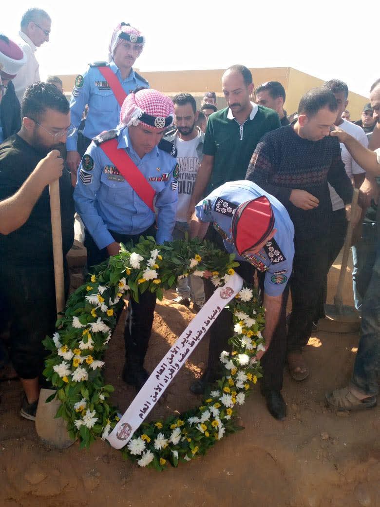 العميد العزام يشارك في تشييع جثمان الوكيل أول أحمد  عميرة