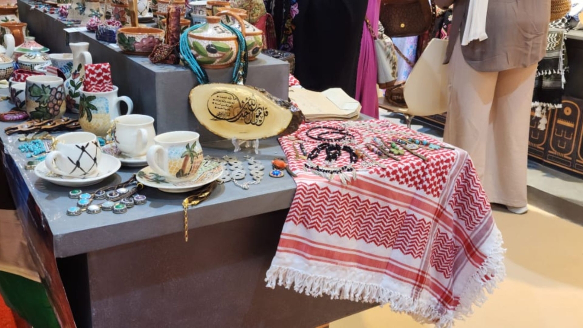 حضور لافت للشماغ الأردني في معرض تراثنا بالقاهرة