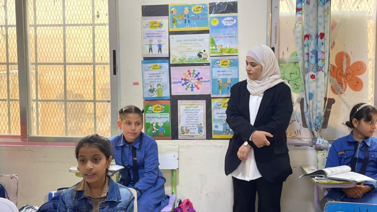 الخريشا تشيد بالالتزام بتعليمات الانضباط المدرسي في مدرسة أم القطين الأساسية المختلطة.