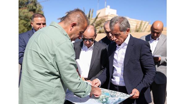 رئيس الوزراء يزور منطقة الازرق