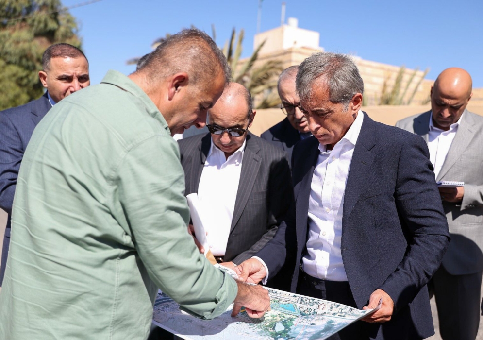 رئيس الوزراء يزور “الأزرق”