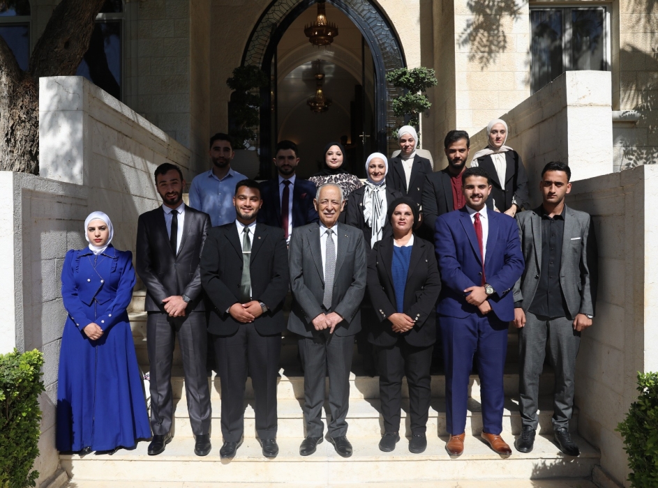 رئيس الديوان الملكي خلال لقائه وفدا من أبناء عشيرة الزيادي وشباب أفق التغيير...صور