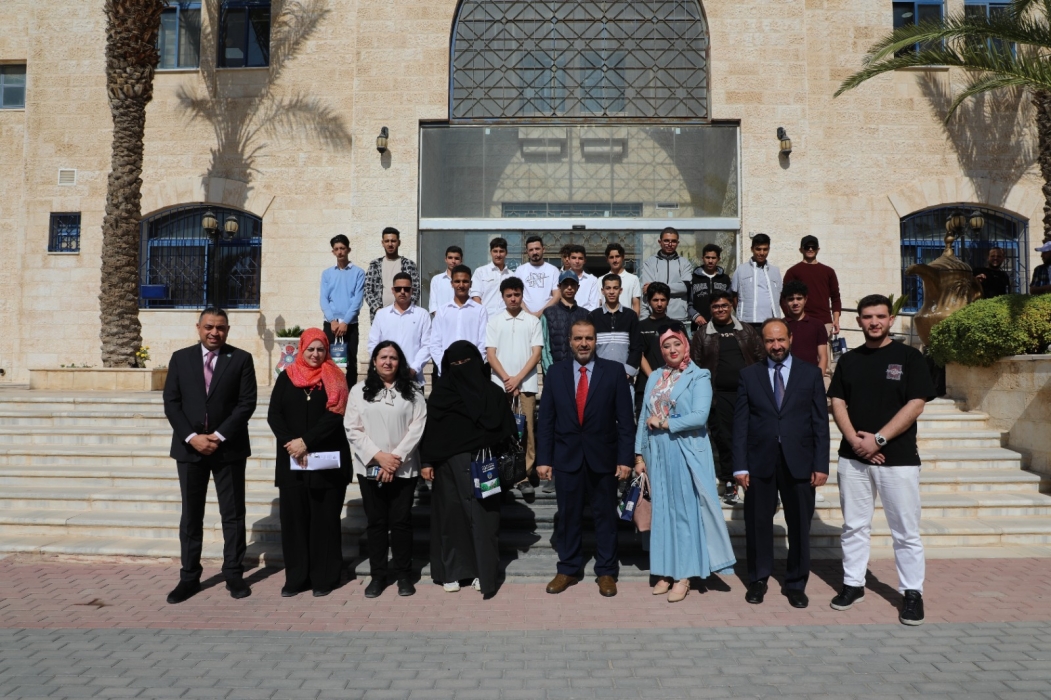 جامعة الزرقاء تستقبل طلبة مدرستي أبو علندا وإسكان المالية والزراعة الثانوية للبنين